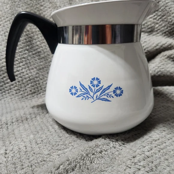 Vintage Corningware 8C Coffee Carafe with Iconic Cornflower Blue - Picture 2 of 7